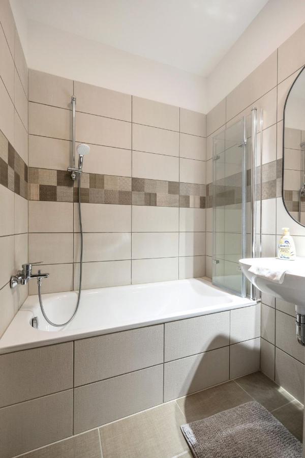 Walnut Tree Apartment Budapeszt Zewnętrze zdjęcie